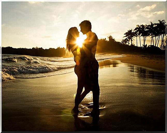 couple-in-love-on-the-beach