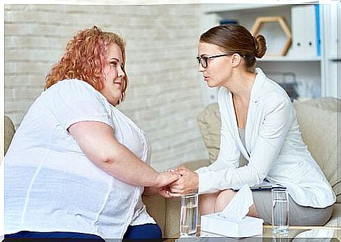 How can a psychologist help with obesity treatment?