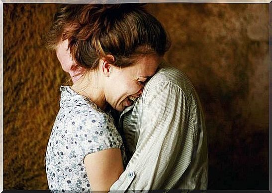 couple-embraced-woman-crying